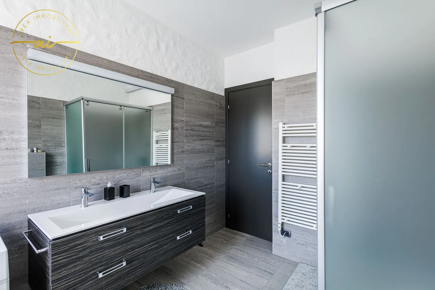 Appartamento moderno con terrazza - Foto 7 di 13