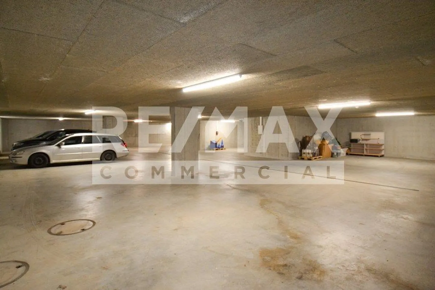 Vielseitig nutzbares Gewerbegebäude mit Büros und einem Laden in Niederbipp - Foto 11 von 12