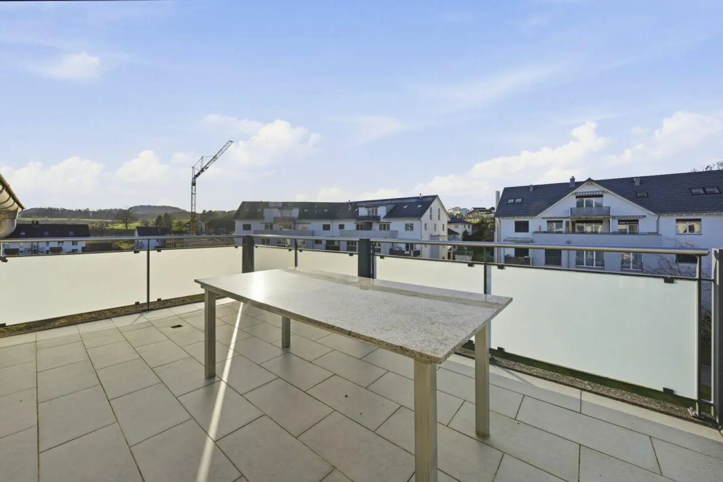 Spacious penthouse apartment with plenty of light and three balconies - Photo 16 of 24
