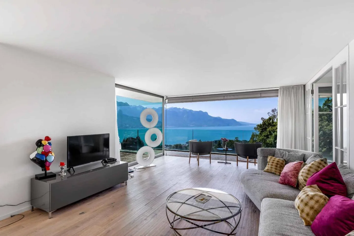 Außergewöhnliche Wohnung mit Panoramablick auf die Alpen und den Genfersee - Foto 1 von 8