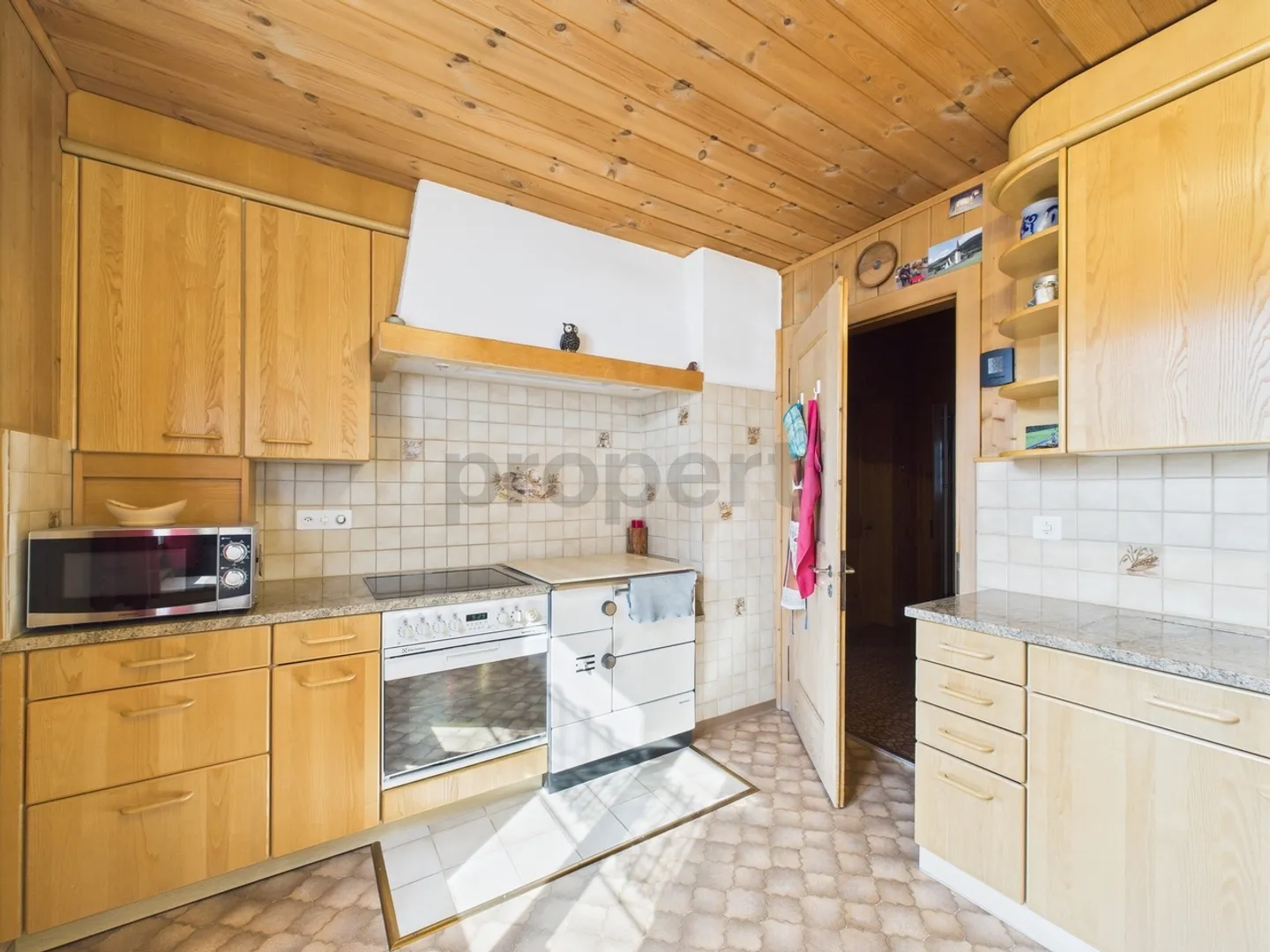 Charming two-family house with potential in Jenaz, Graubünden - Photo 6 of 11