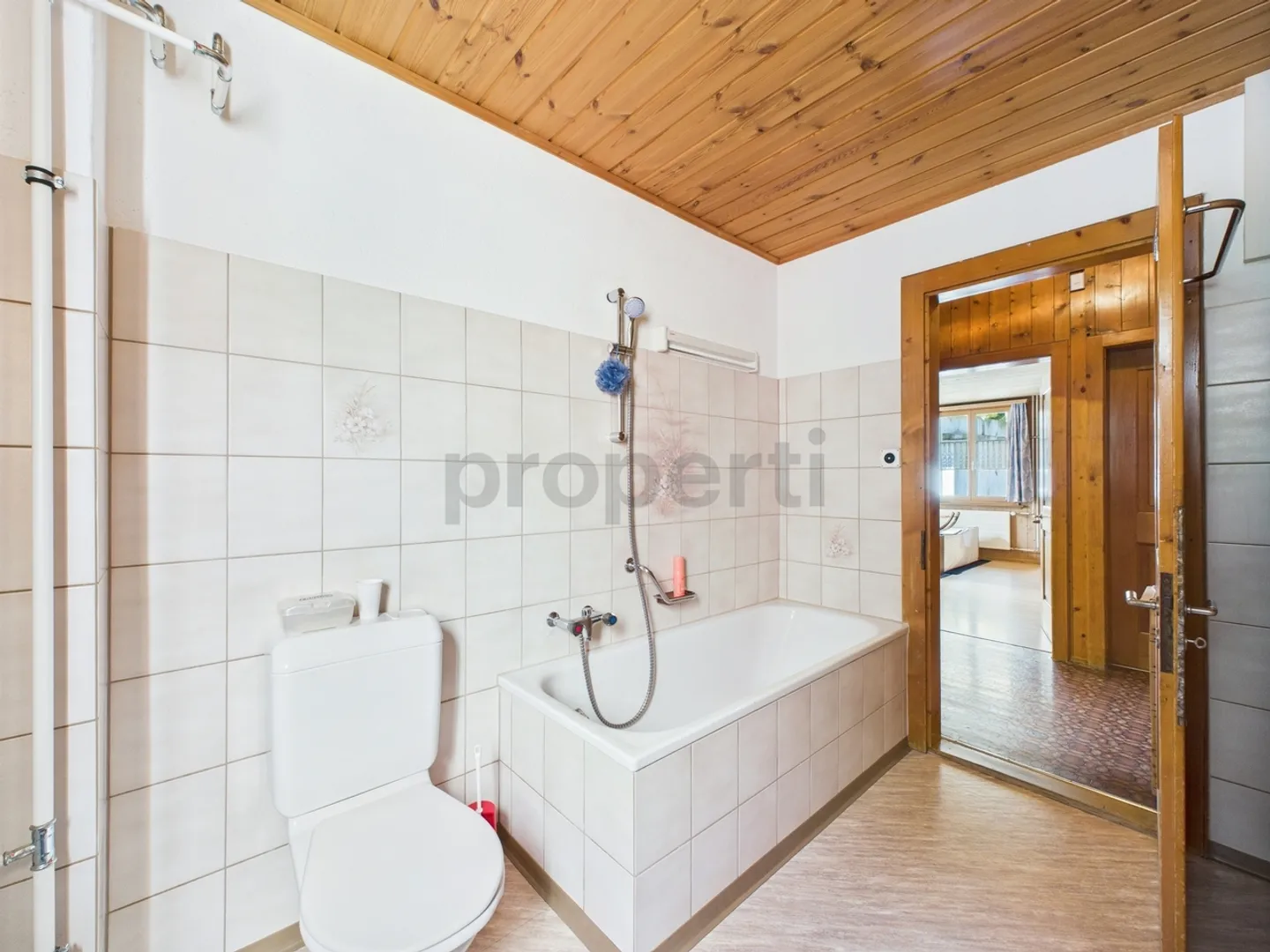 Charming two-family house with potential in Jenaz, Graubünden - Photo 10 of 11