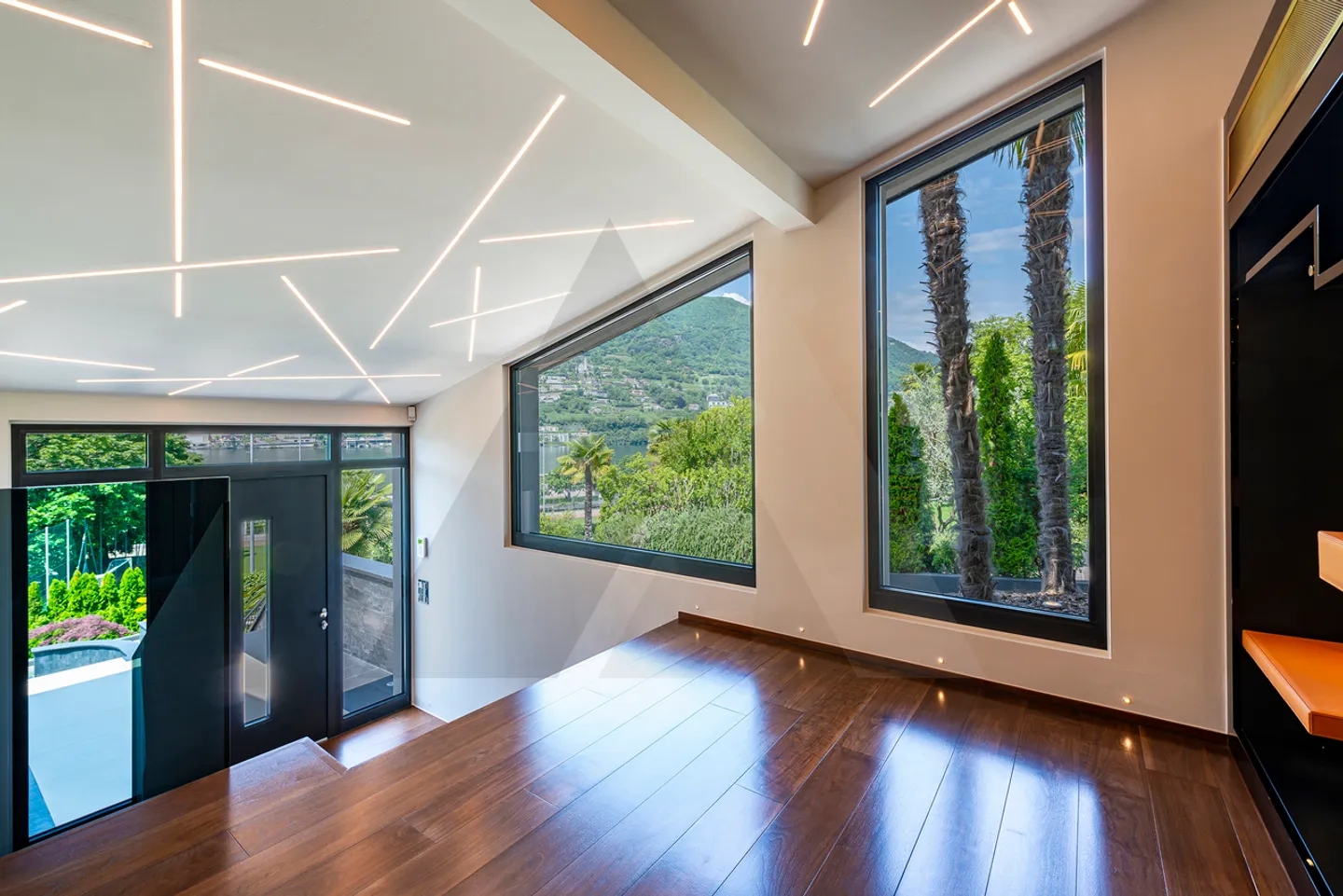LUSSUOSA VILLA VISTA LAGO CON DARSENA PRIVATA - Foto 4 di 16