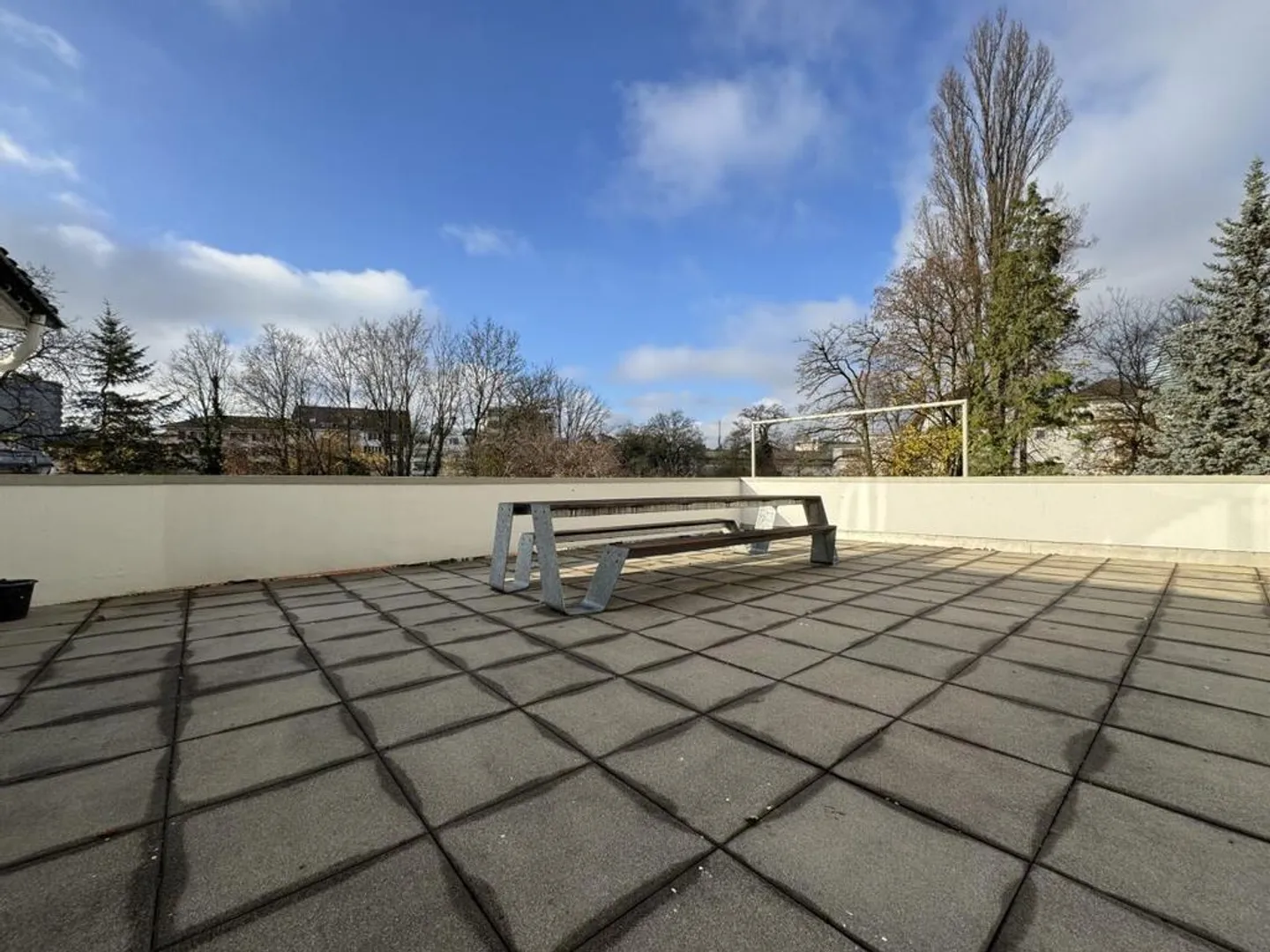APPARTEMENT D'ANCIEN RÉNOVÉ COMPLÈTEMENT AVEC BEAUCOUP DE CHARME ! - Photo 2 sur 10