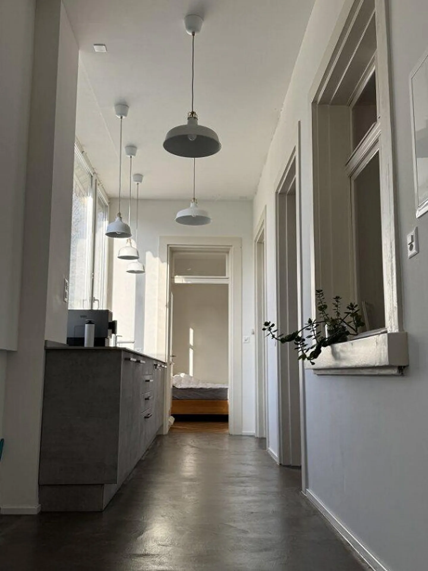 APPARTEMENT D'ANCIEN RÉNOVÉ COMPLÈTEMENT AVEC BEAUCOUP DE CHARME ! - Photo 3 sur 10