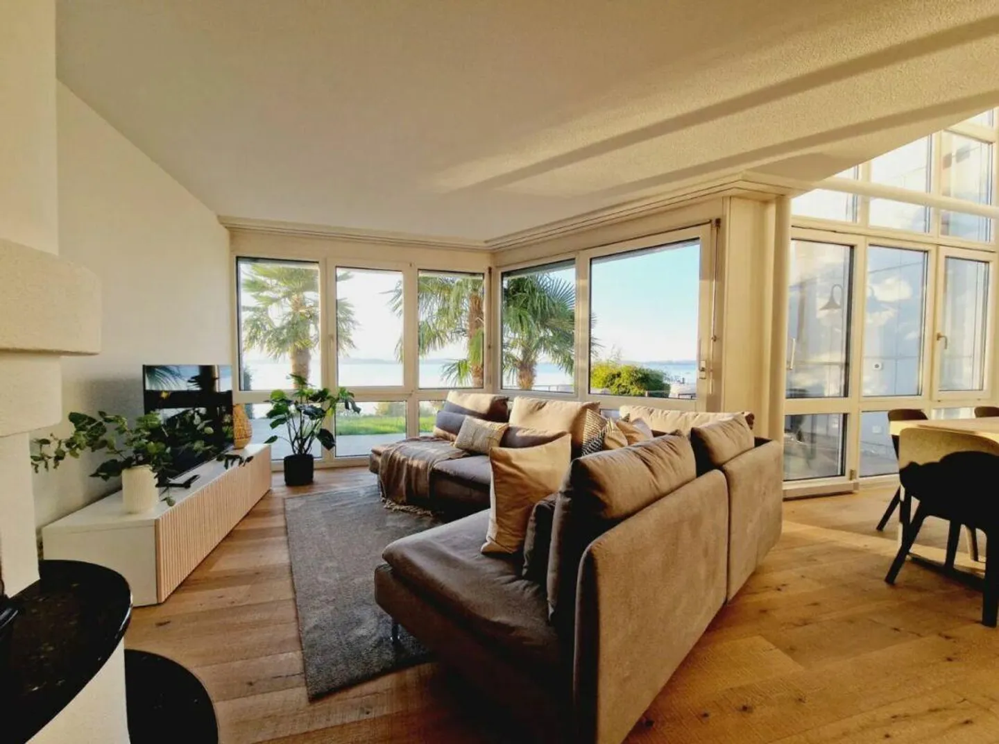 Casa a schiera angolare 4½ locali con galleria, vasca idromassaggio e camino - rara opportunità sul lago di Zugo - Foto 1 di 12