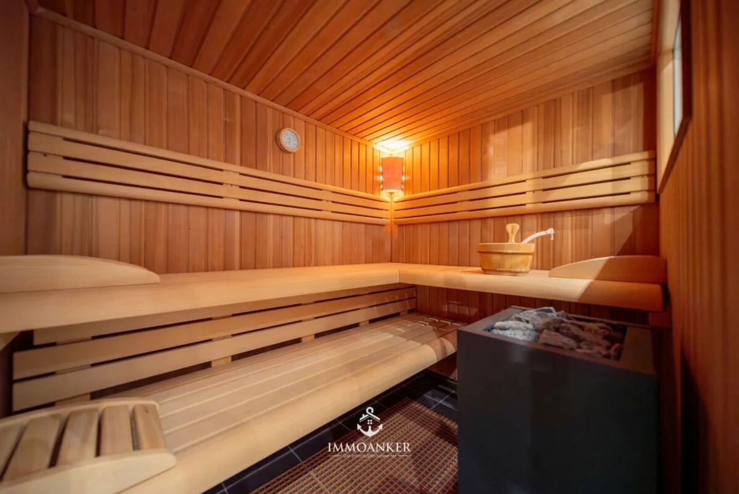 Il comfort urbano incontra un'oasi di benessere privata - Foto 13 di 13