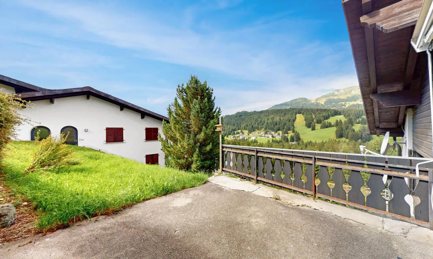 2.5-Zimmer-Wohnung mit Cheminée und Bergblick in Lenzerheide - Foto 2 von 12
