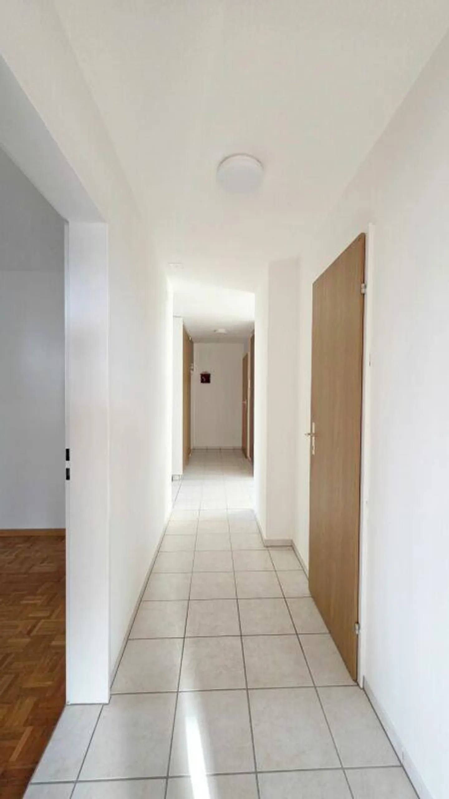 LA TUA NUOVA CASA A BUCHTHALEN - APPARTAMENTO FRESCAMENTE RISTRUTTURATO IN UN OTTIMO CONDOMINIO - Foto 12 di 12