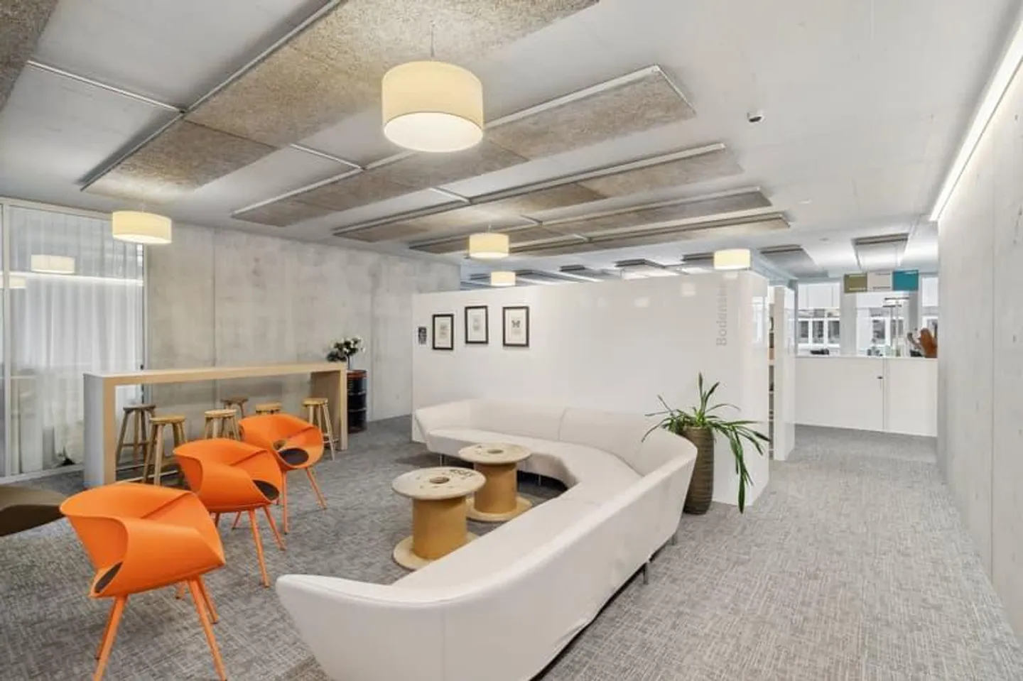 Plus d'espace. Plus d'opportunités. Espaces de bureau et de pratique à Köniz - Photo 3 sur 13