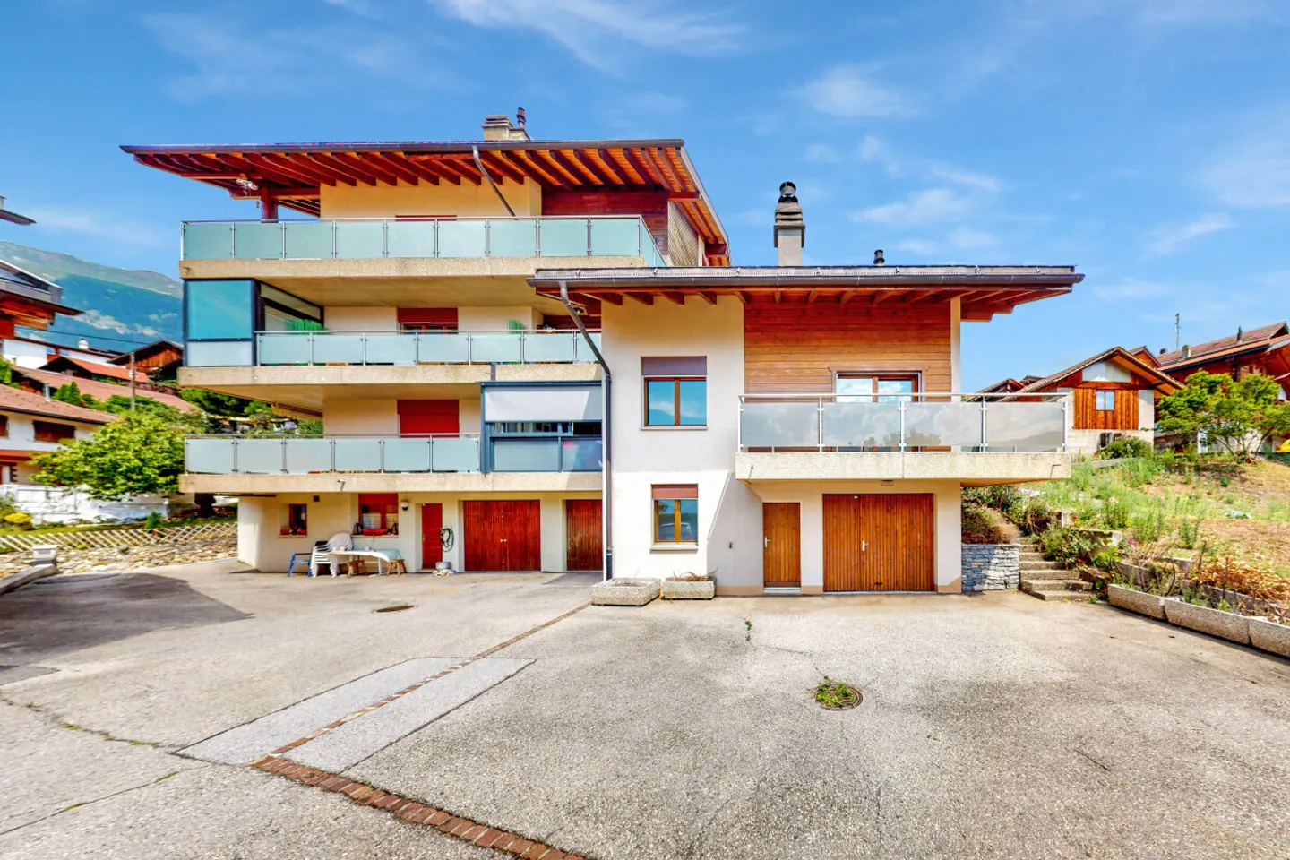 Corner Semi-Detached House with Stunning Mountain View - Photo 3 of 13