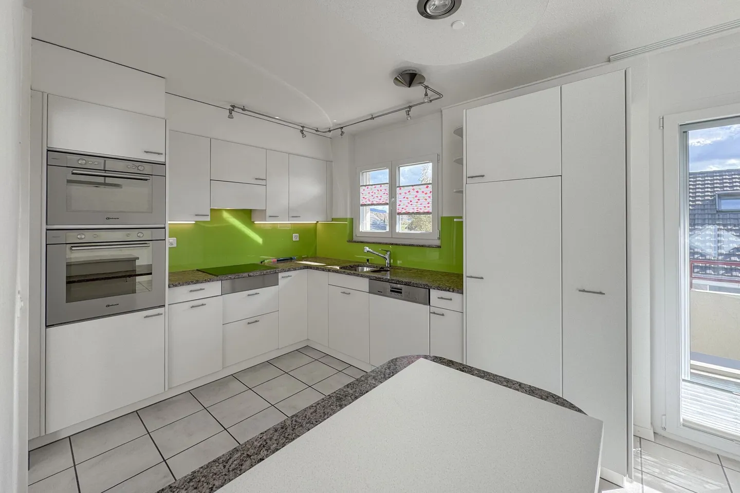 Loft apartment bathed in light with two sun balconies - Photo 3 of 12