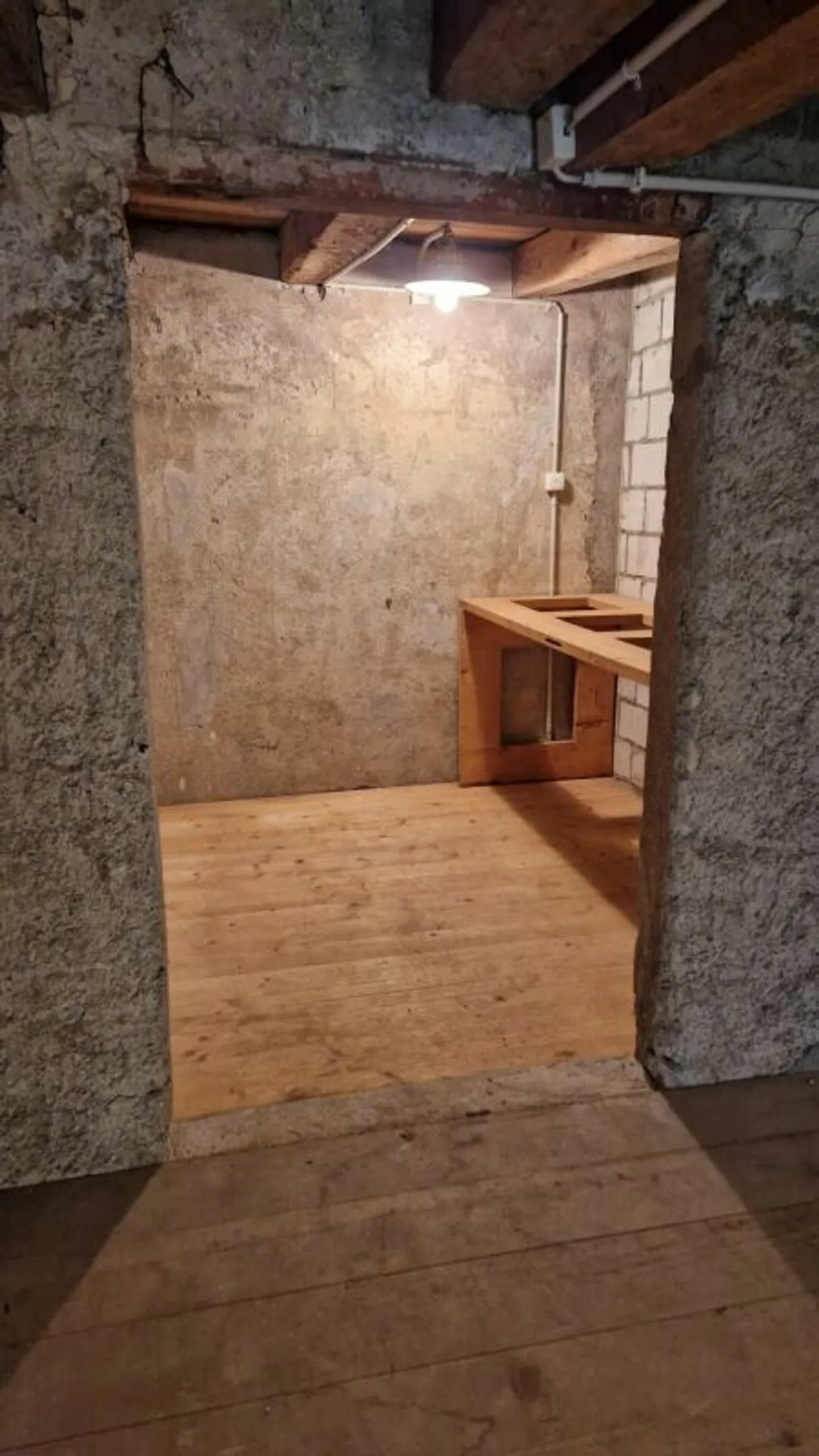 Spazio di stoccaggio pratico nel centro del villaggio - Foto 2 di 2