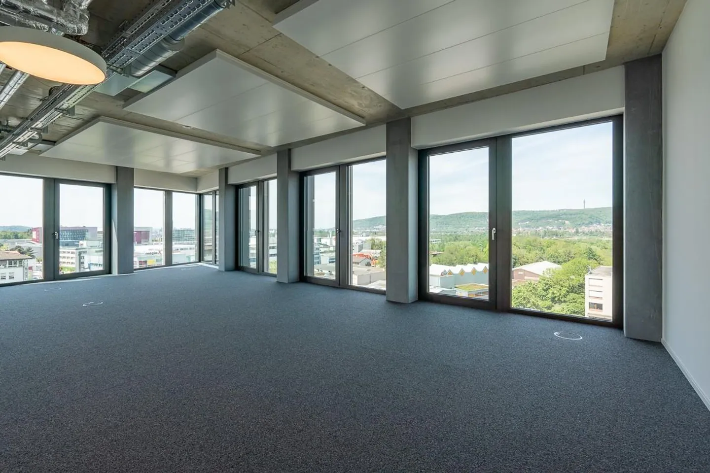 Ready to work - Working in the Ceres Tower - Photo 1 of 9