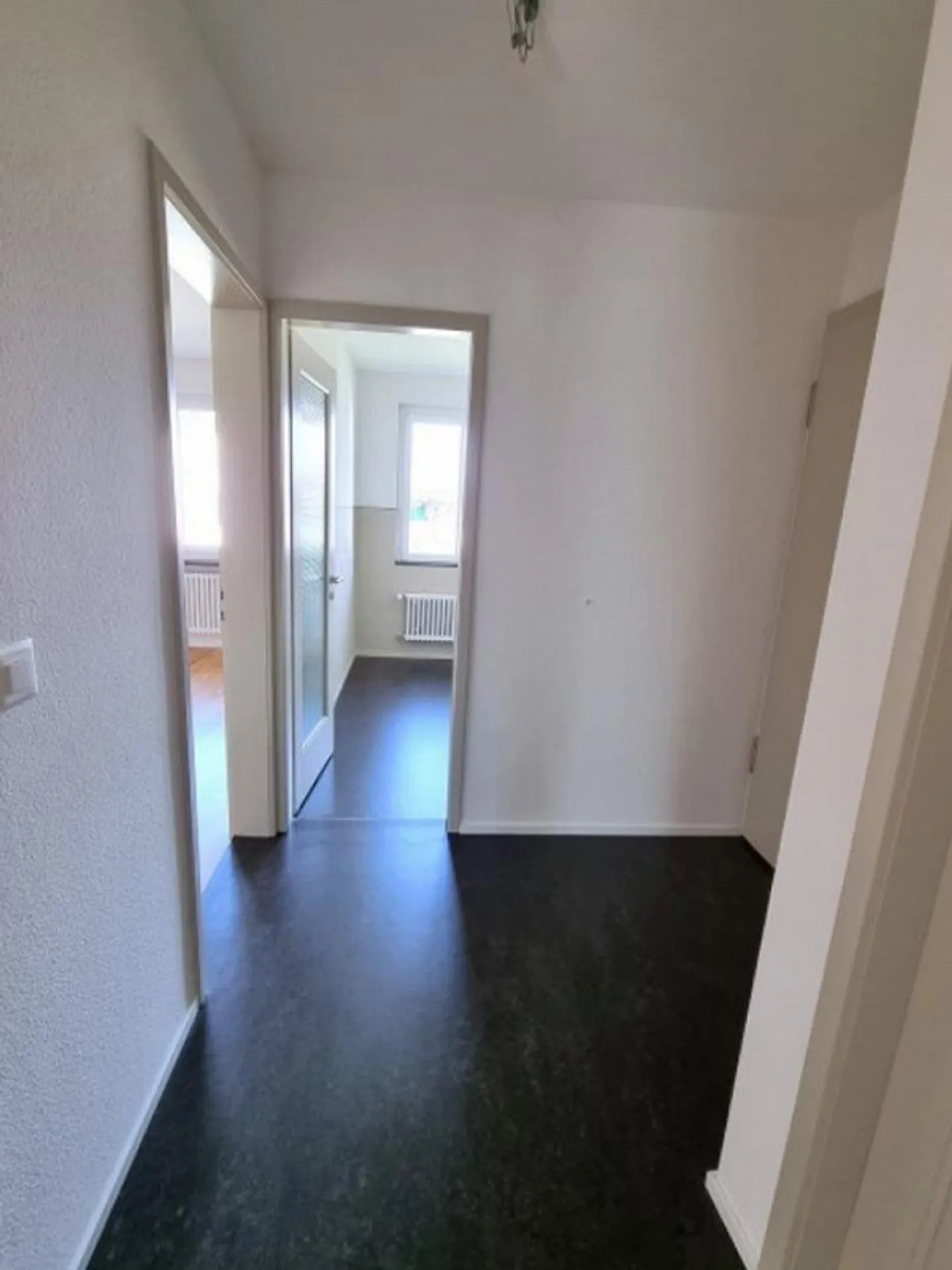 Modern bright and quiet apartment with balcony in Bern - Photo 6 of 8