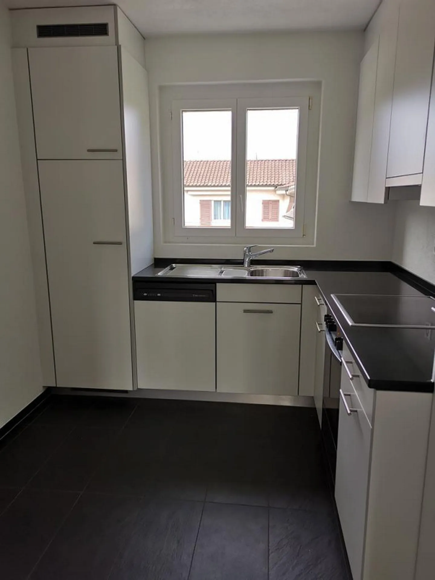 Appartamento centrale di 3 stanze con balcone ad Adliswil - Foto 2 di 9