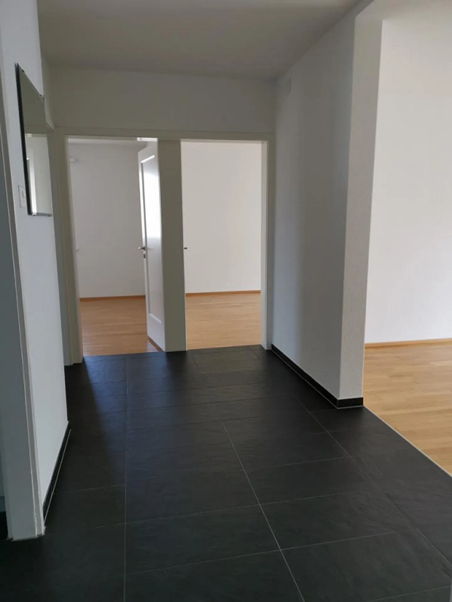 Appartamento centrale di 3 stanze con balcone ad Adliswil - Foto 3 di 9