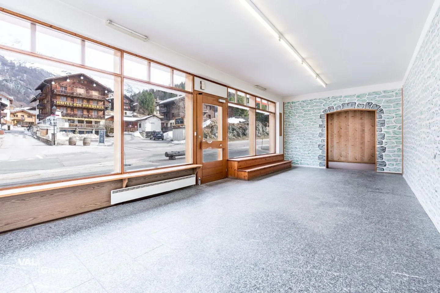 Local Commercial avec Potentiel - Photo 2 sur 11