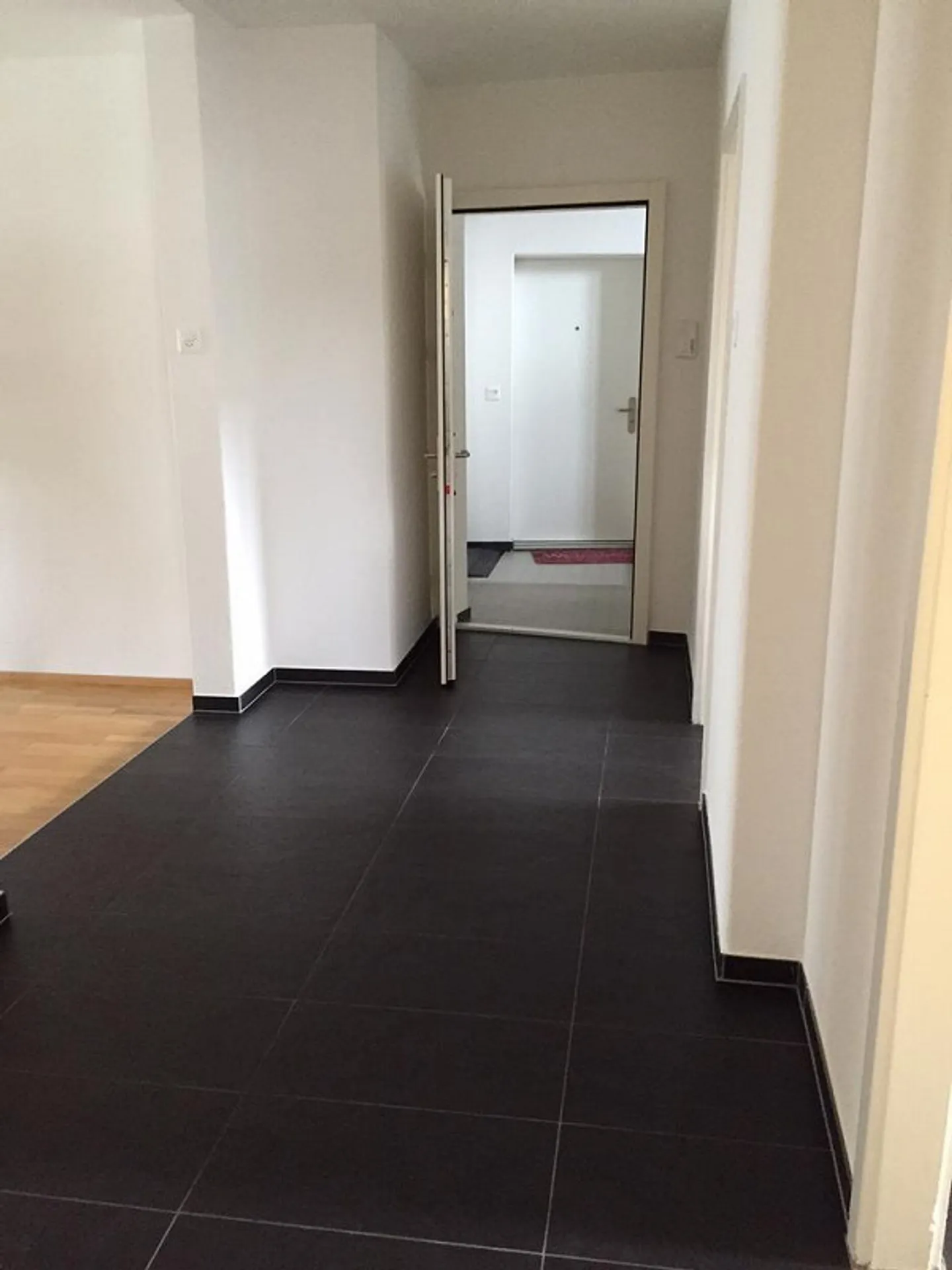 Appartamento centrale di 3 stanze con balcone ad Adliswil - Foto 4 di 9