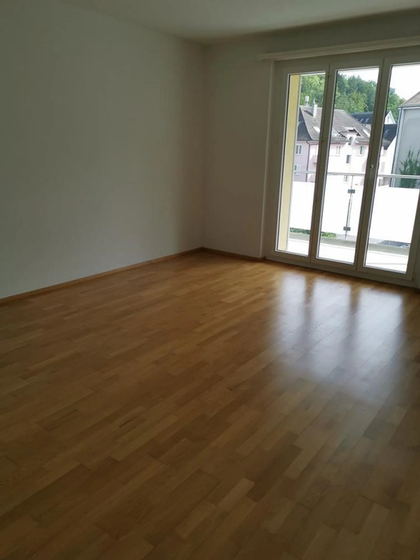 Appartamento centrale di 3 stanze con balcone ad Adliswil - Foto 5 di 9