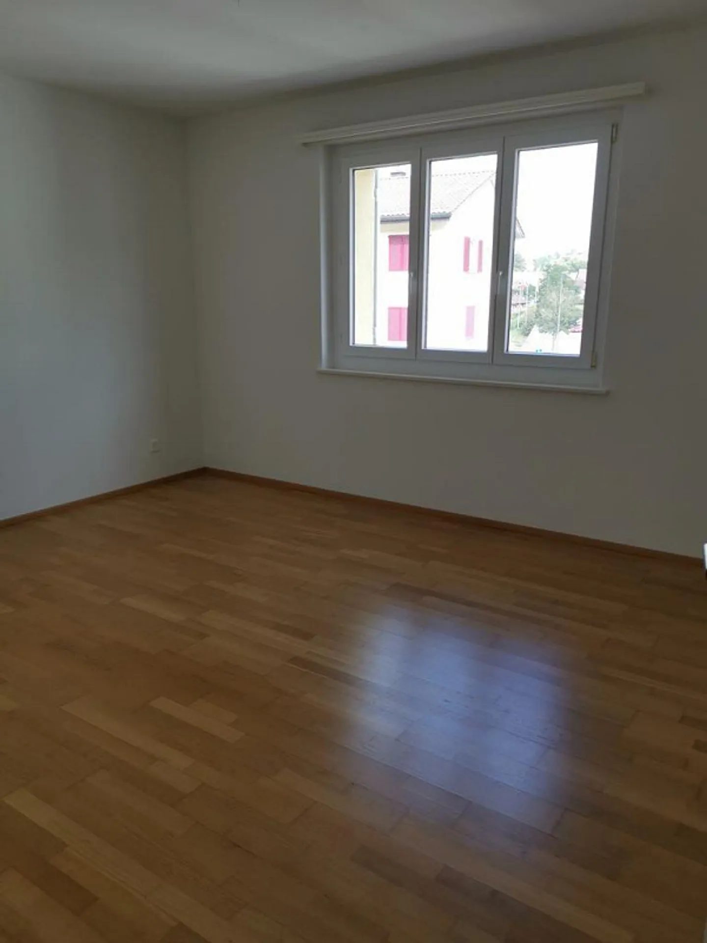 Appartamento centrale di 3 stanze con balcone ad Adliswil - Foto 6 di 9