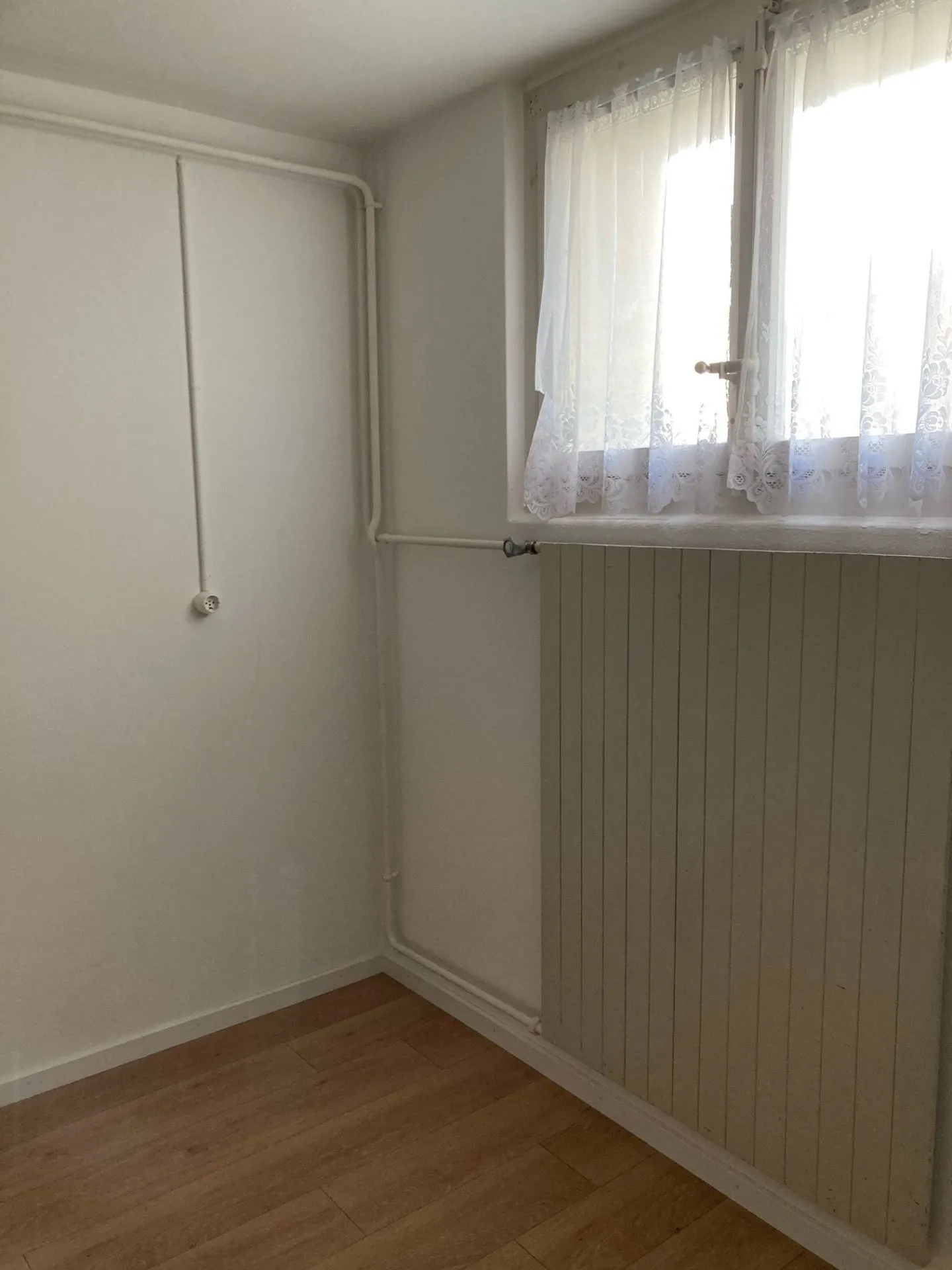 Worb - Hobby/Craft Room for Rent! - Photo 3 of 4