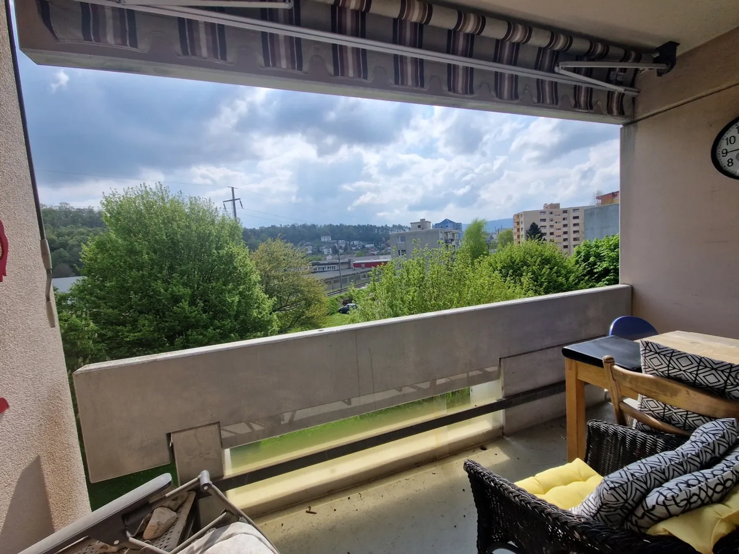In der Nähe von Annehmlichkeiten mit Aufzug und Balkon. - Foto 1 von 6