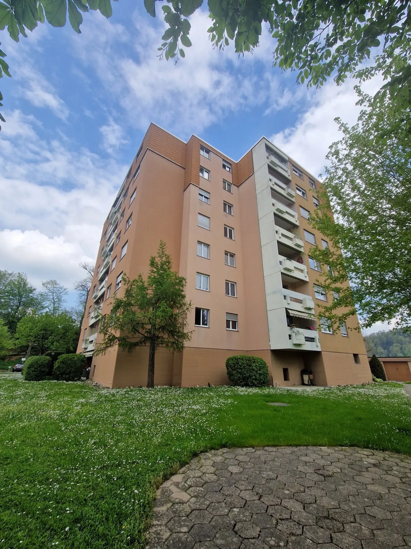 In der Nähe von Annehmlichkeiten mit Aufzug und Balkon. - Foto 6 von 6