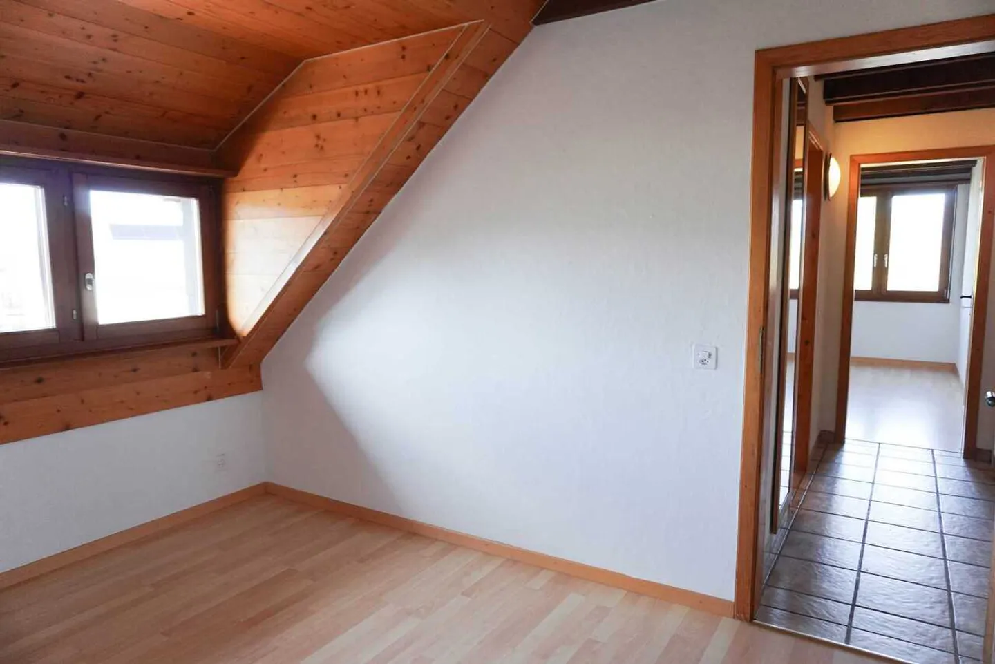 3.5-room attic apartment with garden - Photo 8 of 13