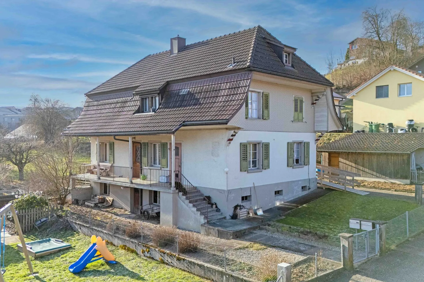 Berner Landhaus mit ca. 750 m² Baulandreserve (W3): Zweifamilienhaus an ruhiger Lage mit vielseitigem Potenzial - Foto 1 von 31