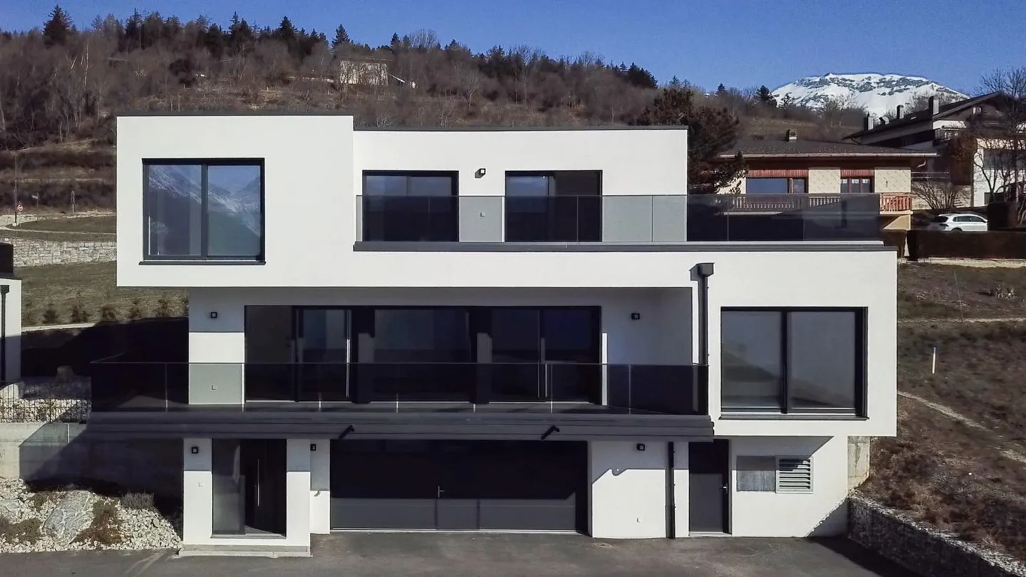 Villa Familiale Moderne à Crans-Montana - Photo 2 sur 12