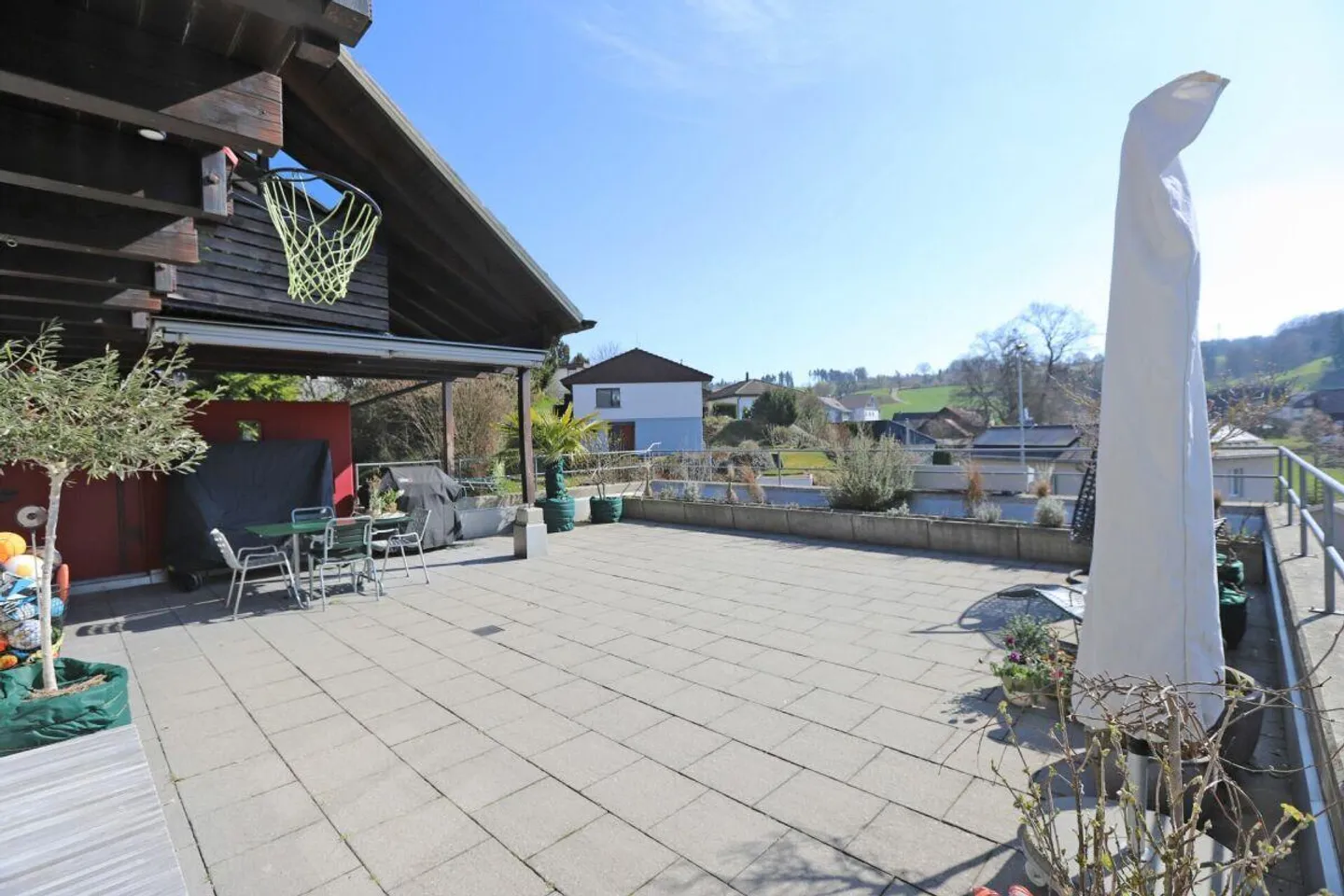 Living & Renting: Single-family house with a separate apartment and winter garden... - Photo 3 of 13