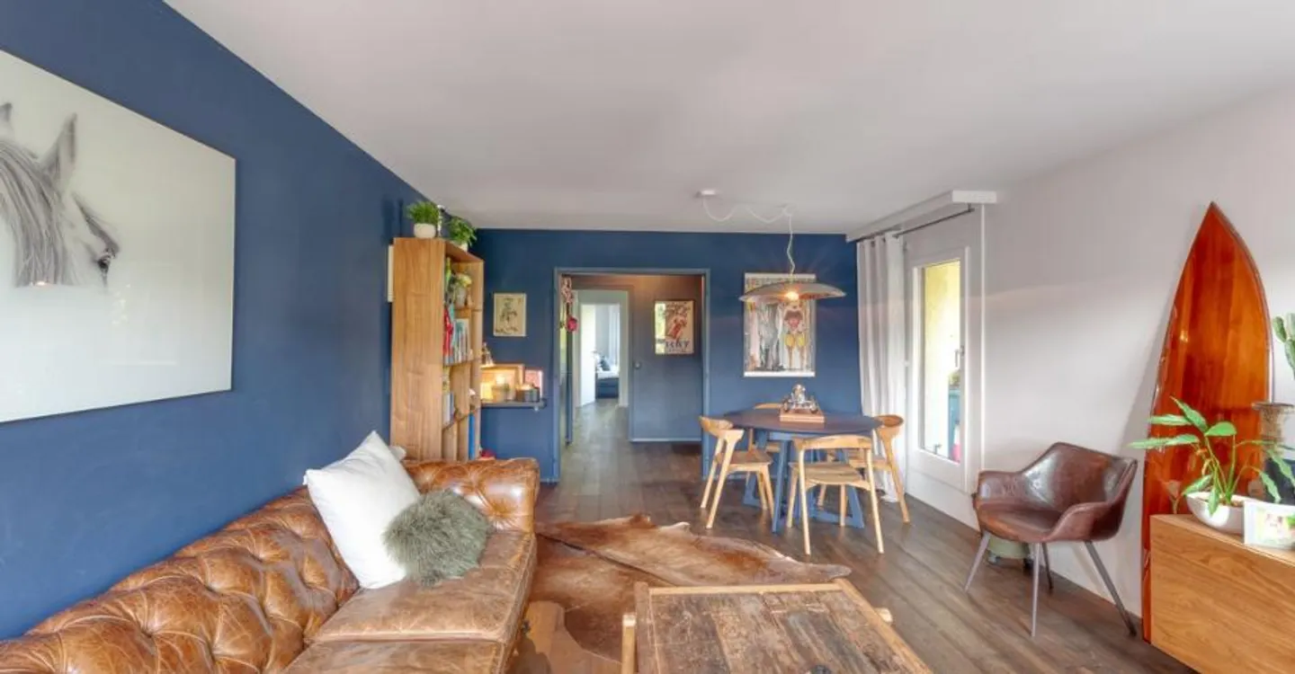 Renovated 4-room apartment with two balconies - Photo 2 of 13