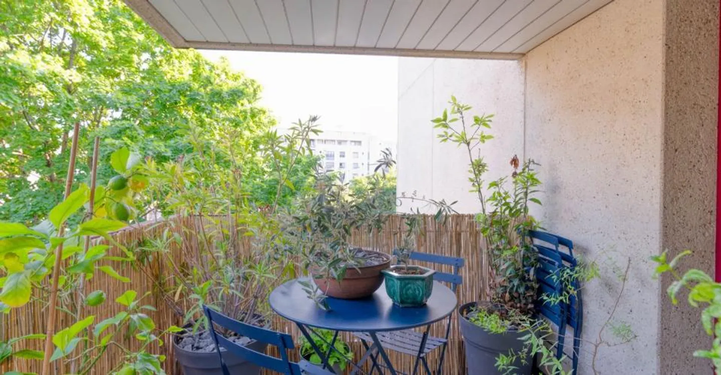 Renovated 4-room apartment with two balconies - Photo 4 of 13