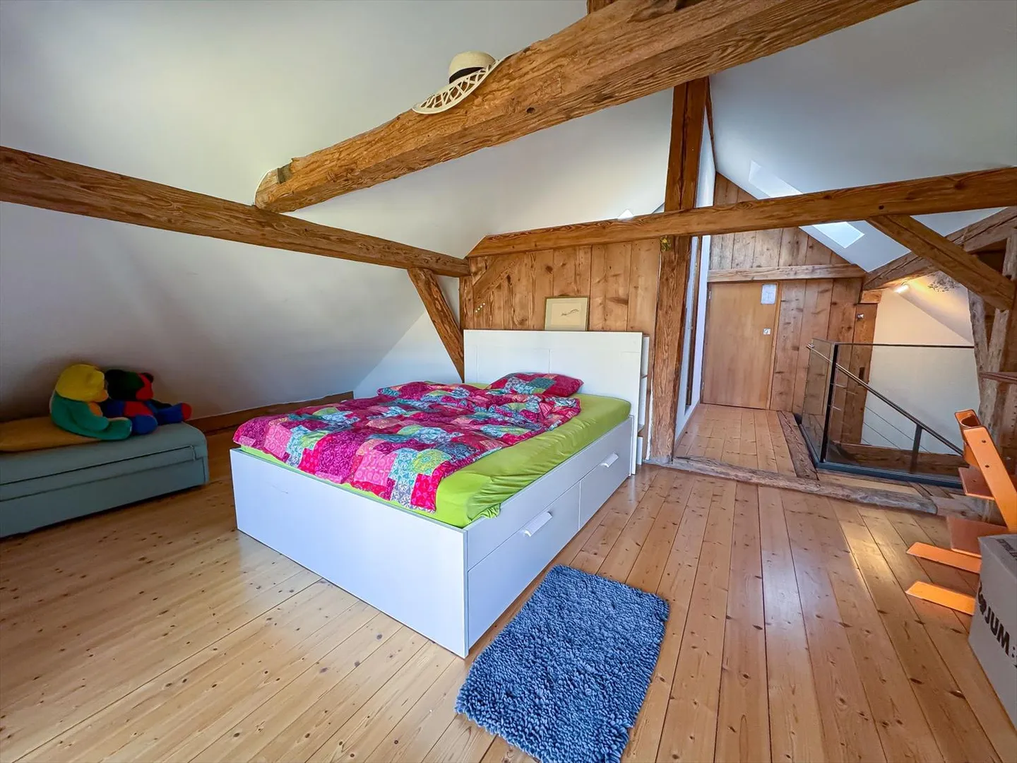 Affascinante casa di villaggio con 7 camere da letto, giardino e parcheggio a nord di Landeron - Foto 19 di 21