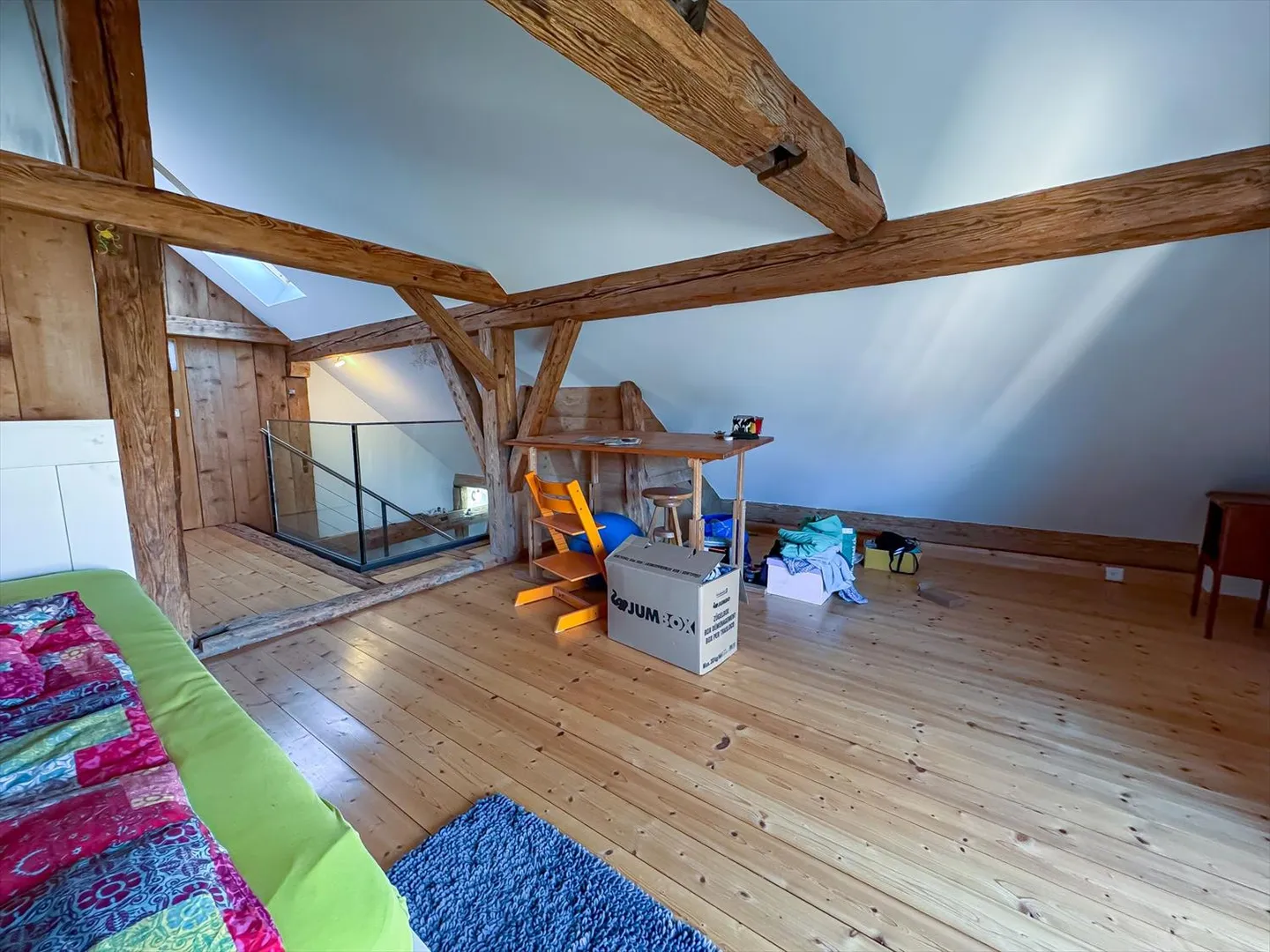 Affascinante casa di villaggio con 7 camere da letto, giardino e parcheggio a nord di Landeron - Foto 20 di 21