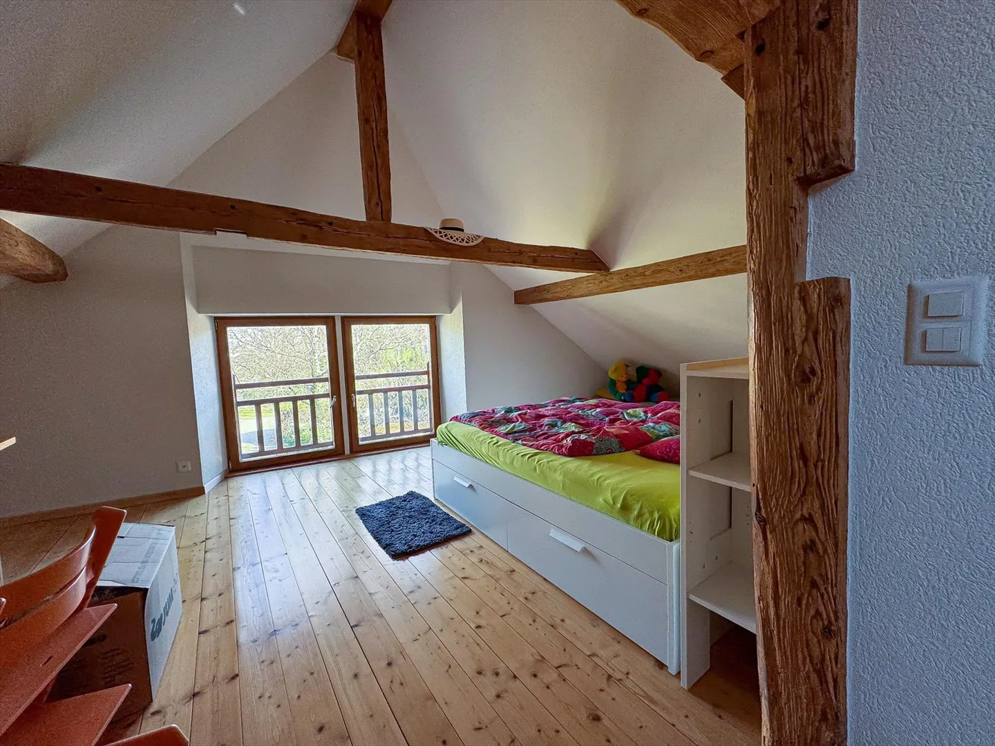 Affascinante casa di villaggio con 7 camere da letto, giardino e parcheggio a nord di Landeron - Foto 21 di 21