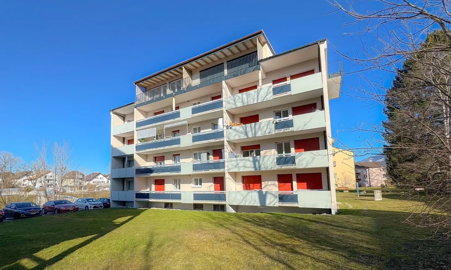 Appartement lumineux de 3.5P avec balcon situé au bord de la Trême - Photo 2 sur 11