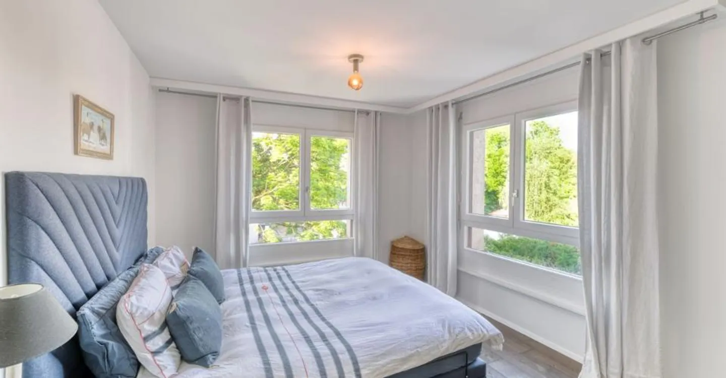 Renovated 4-room apartment with two balconies - Photo 8 of 13