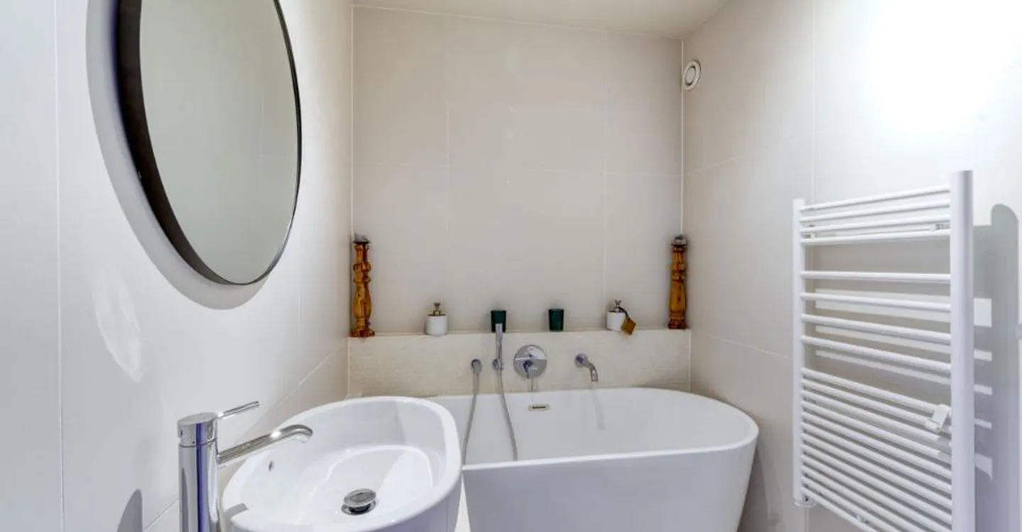 Renovated 4-room apartment with two balconies - Photo 9 of 13