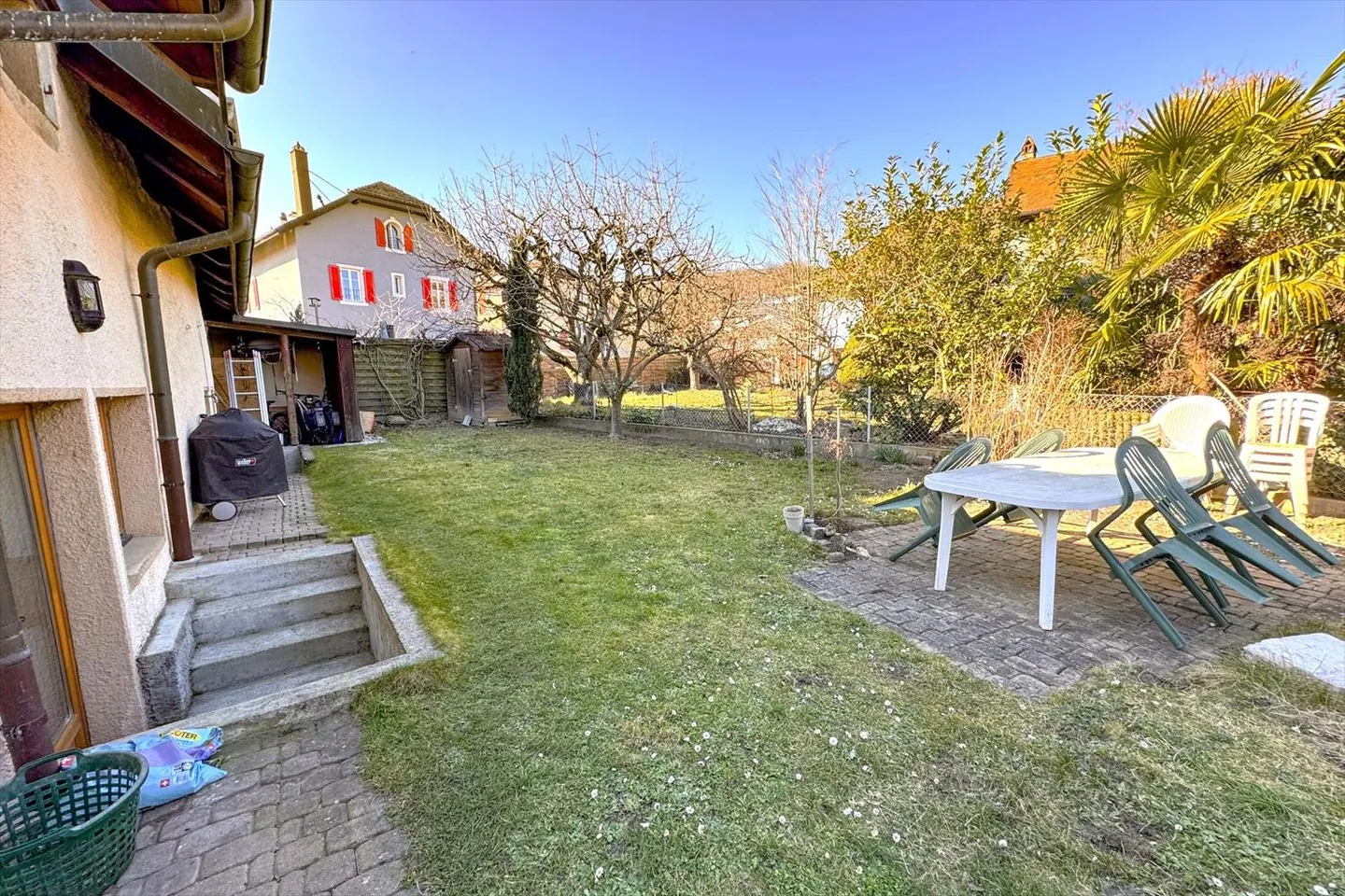 Affascinante casa di villaggio con 7 camere da letto, giardino e parcheggio a nord di Landeron - Foto 5 di 21
