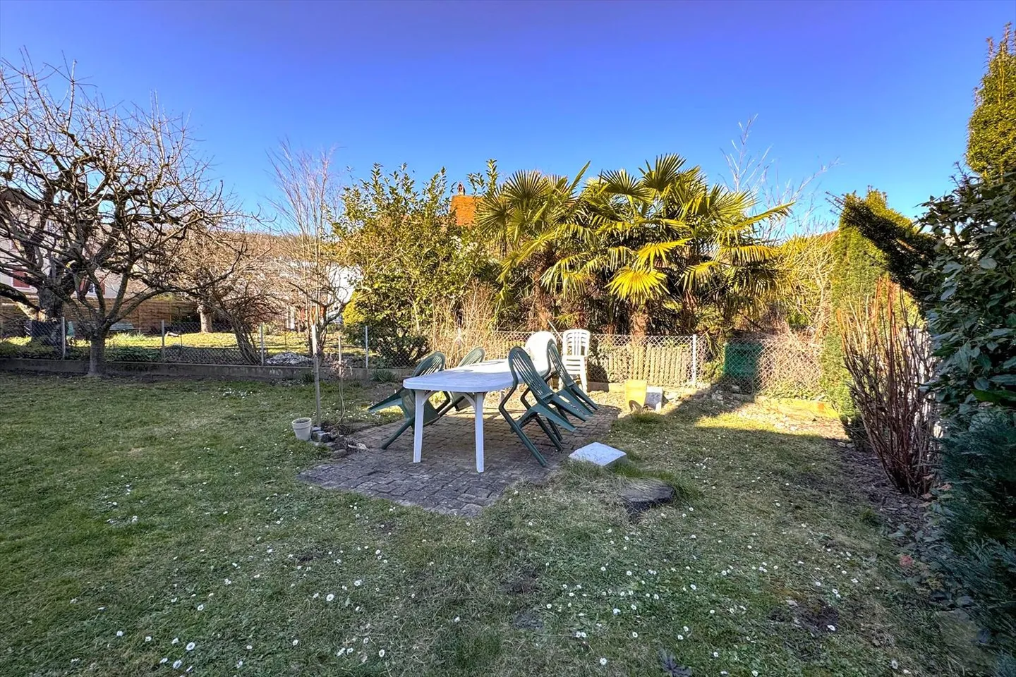 Affascinante casa di villaggio con 7 camere da letto, giardino e parcheggio a nord di Landeron - Foto 6 di 21