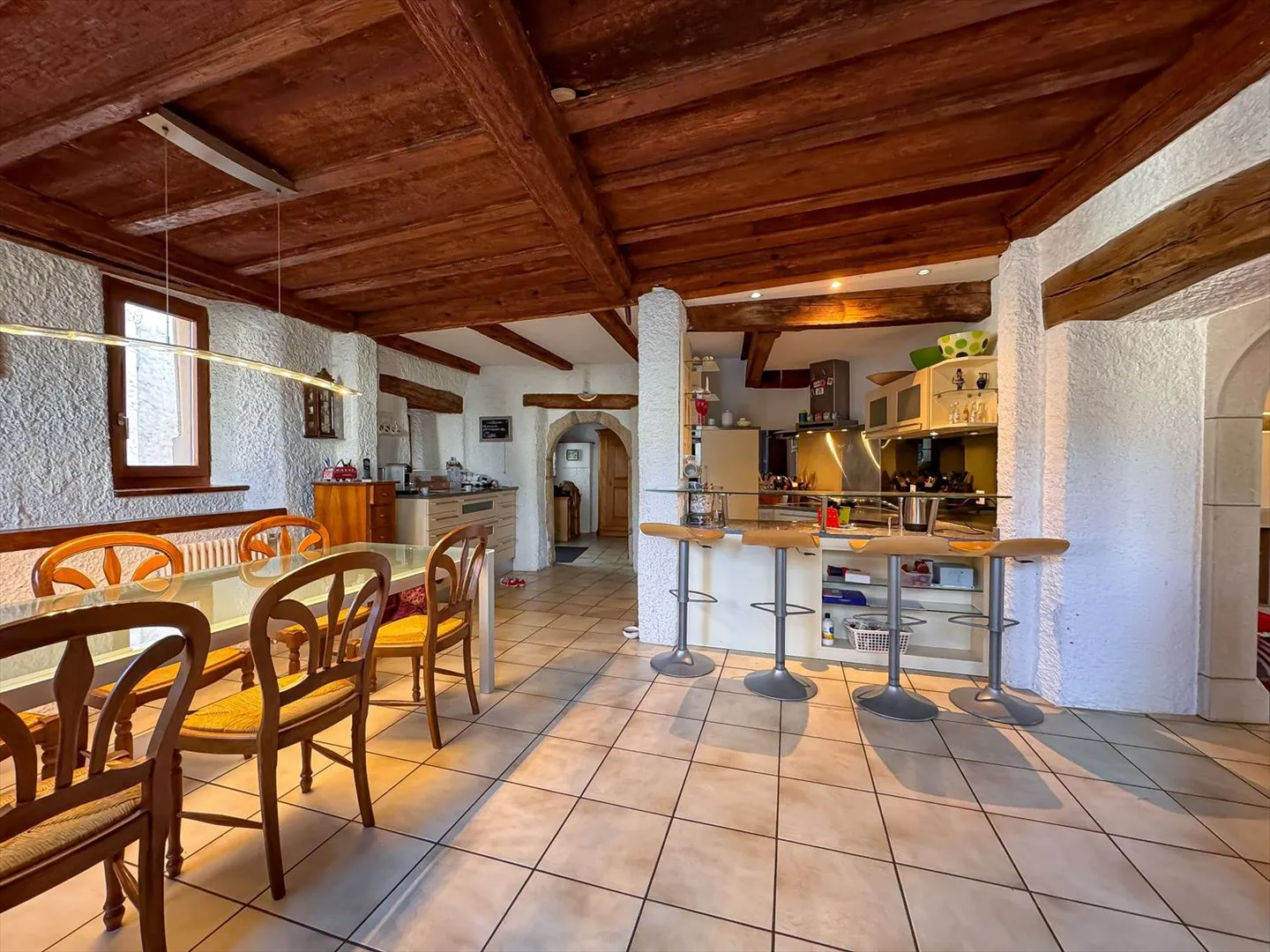 Affascinante casa di villaggio con 7 camere da letto, giardino e parcheggio a nord di Landeron - Foto 11 di 21