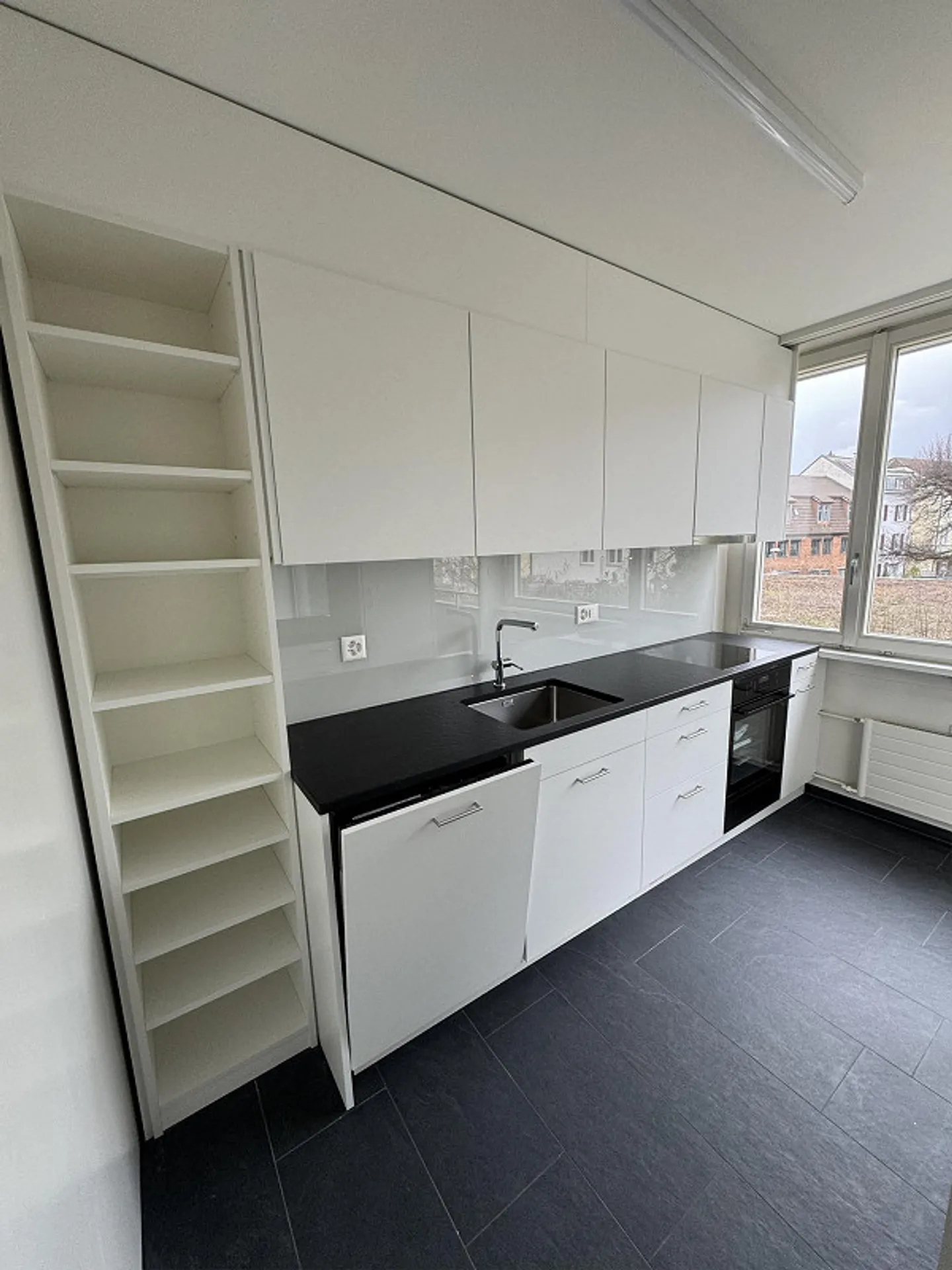 Recently renovated, bright 5-room apartment at Lindenplatz in Allschwil - Photo 1 of 24