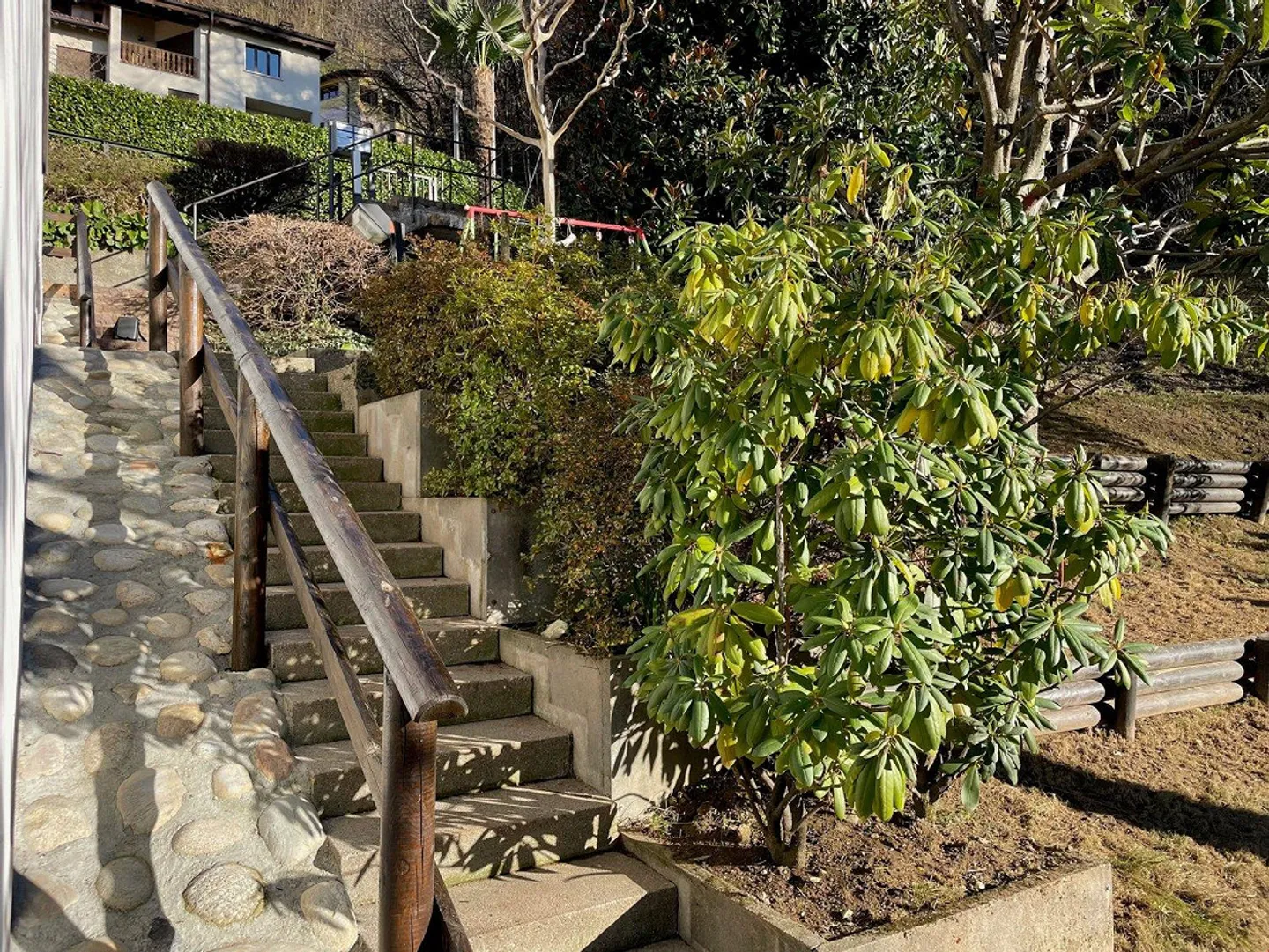 Villa con terreno edificabile e vista aperta - Foto 17 von 17