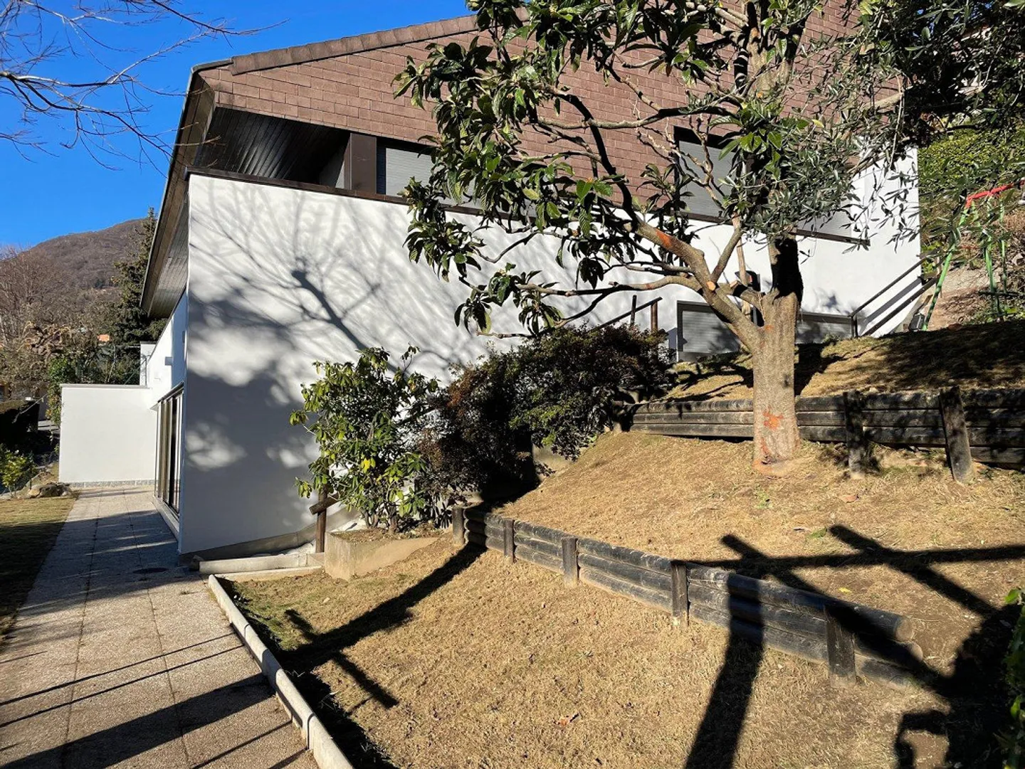 Villa con terreno edificabile e vista aperta - Foto 16 von 17