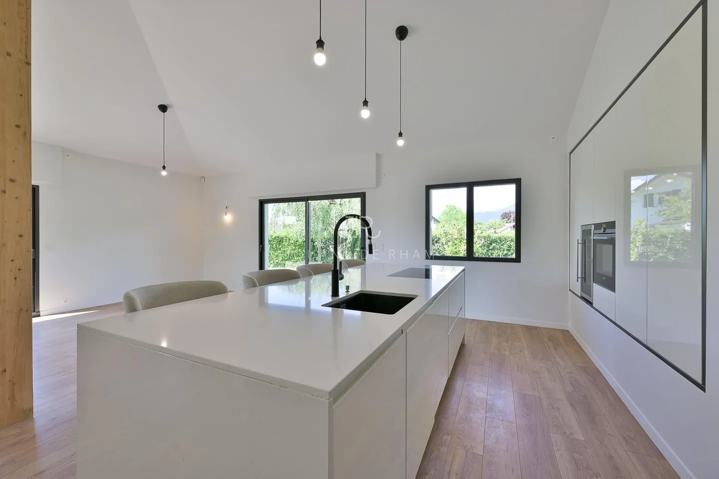 Bungalow ristrutturato con studio - Foto 4 di 15