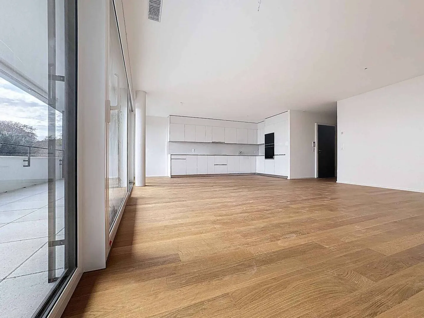 Luxueux 4.5 pièces traversant avec 2 balcons et vue panoramique sur le lac - Photo 2 sur 13