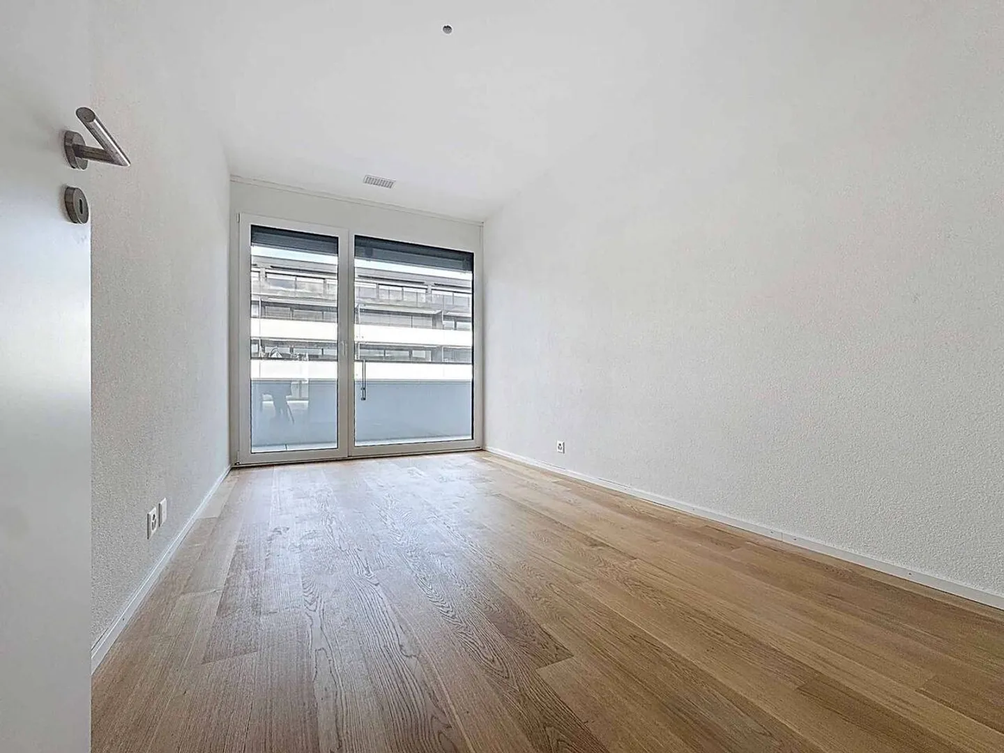 Luxueux 4.5 pièces traversant avec 2 balcons et vue panoramique sur le lac - Photo 4 sur 13