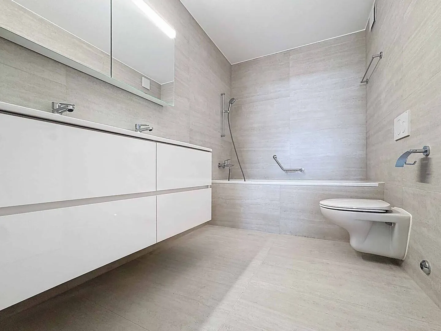 Luxueux 4.5 pièces traversant avec 2 balcons et vue panoramique sur le lac - Photo 6 sur 13